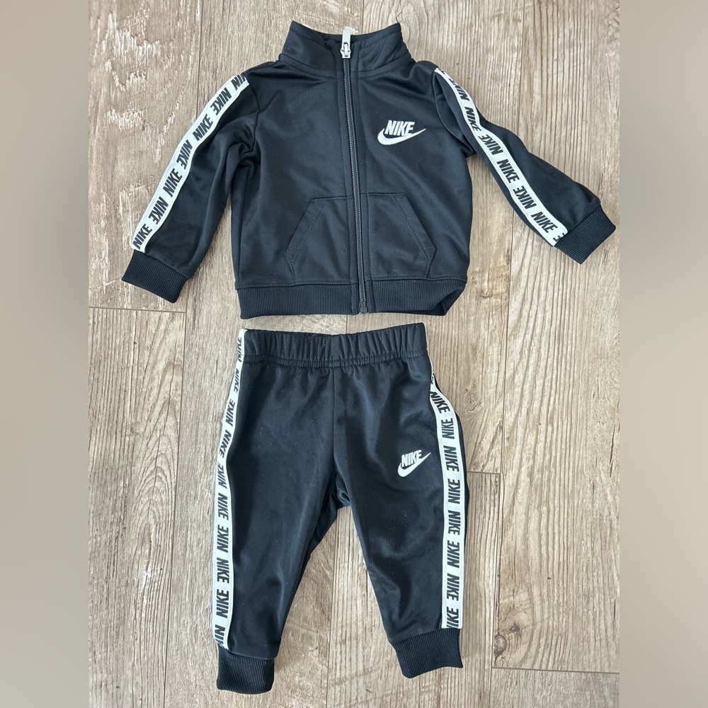 NIKE toddler matching tracksuit. Size 12 months.